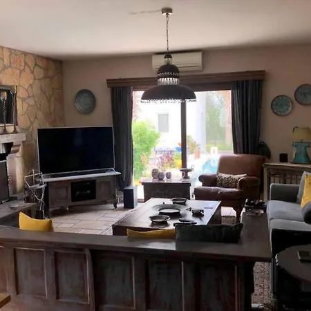 A Unique Villa With Shared Pool And Garden Apartman *